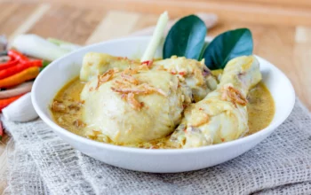 Resep Opor Ayam Spesial, Rahasia Kuah Gurih dan Lembut yang Bikin Keluarga Ketagihan Setiap Saat