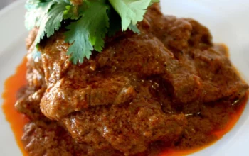 Resep Opor Ayam Kampung Lezat dan Gurih, Rahasia Masakan Rumahan yang Bikin Keluarga Ketagihan