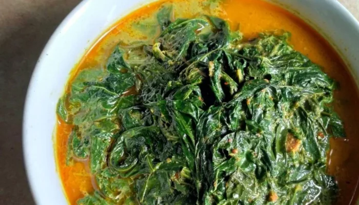 Resep Daun Singkong Bumbu Kuning Padang, Nikmat dan Praktis untuk Santapan Lezat Keluarga Setiap Hari