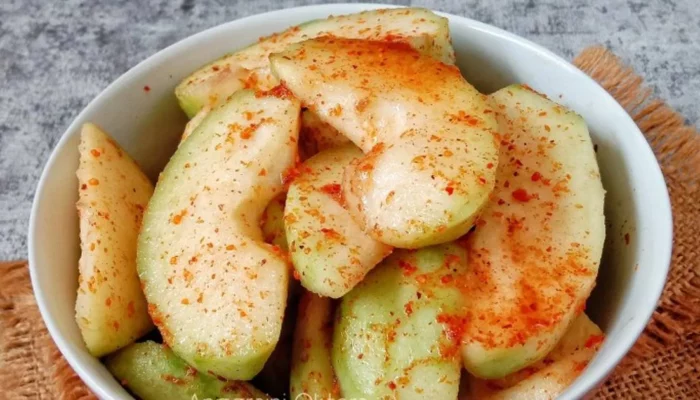 Resep Rujak Jambu Kristal yang Segar dan Nikmat, Bikin Melek Lidah dengan Kombinasi Rasa Manis Pedas yang Tak Terlupakan